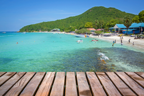 หาดตาแหวน เกาะล้าน ใกล้พัทยา ประเทศไทย