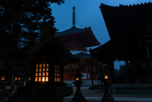 日本高野山的夜景