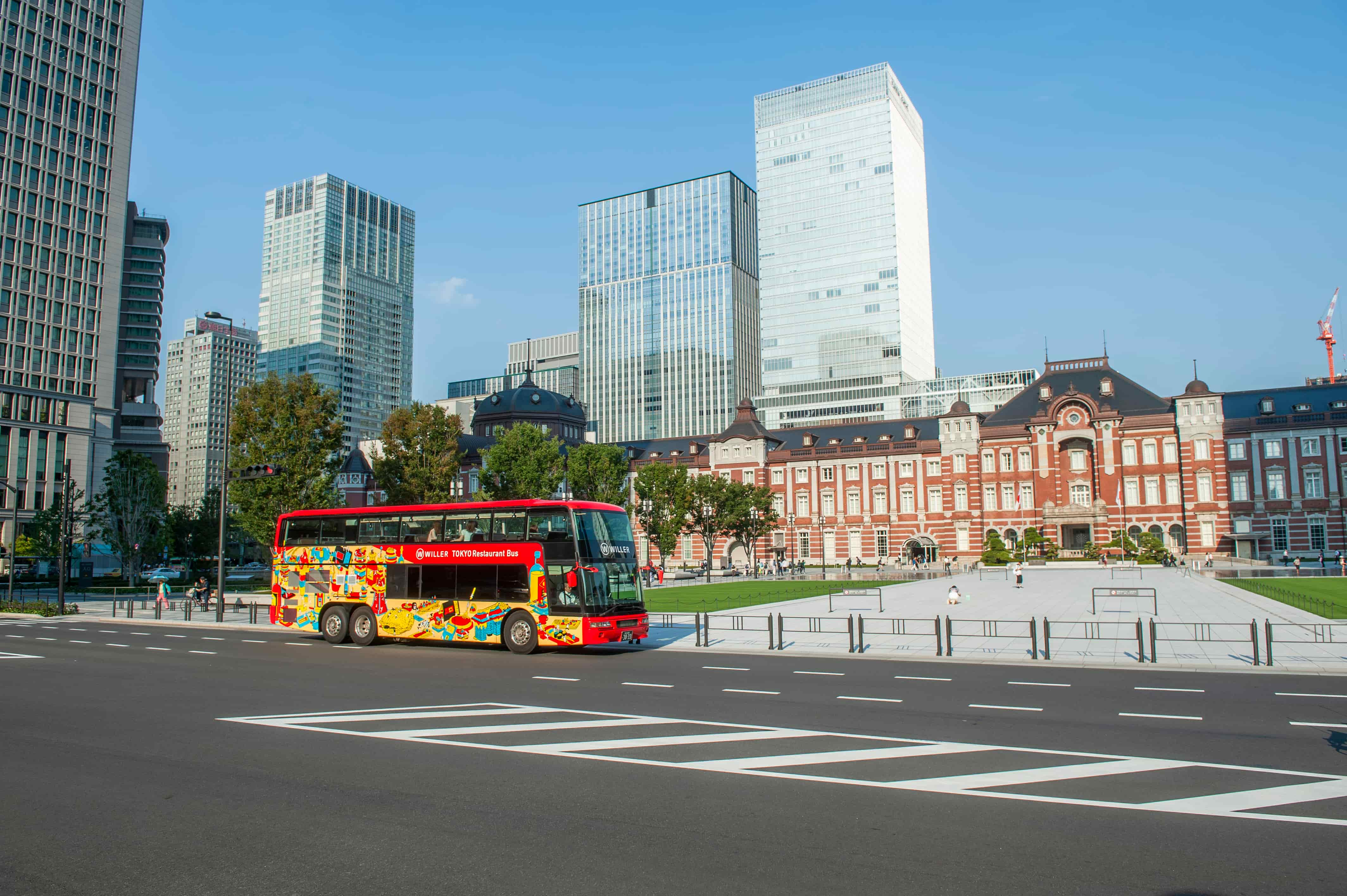 Tokyo Restaurant Bus